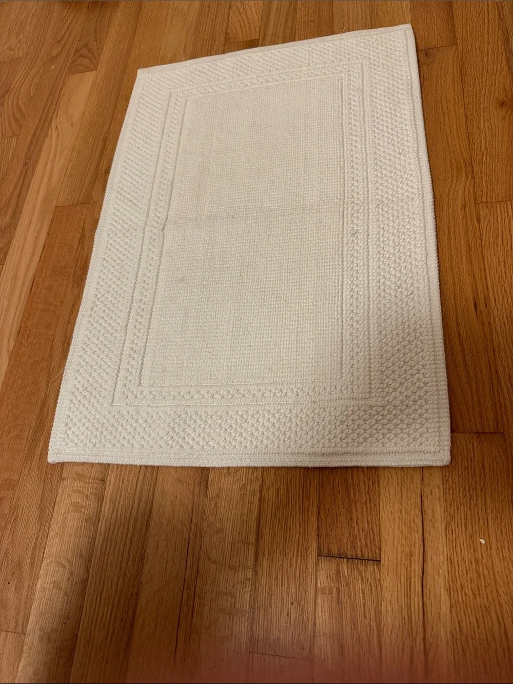 ✅ VINTAGE Like-New Old Stock Classic Embroidered Rich Cotton Bath Mat -White